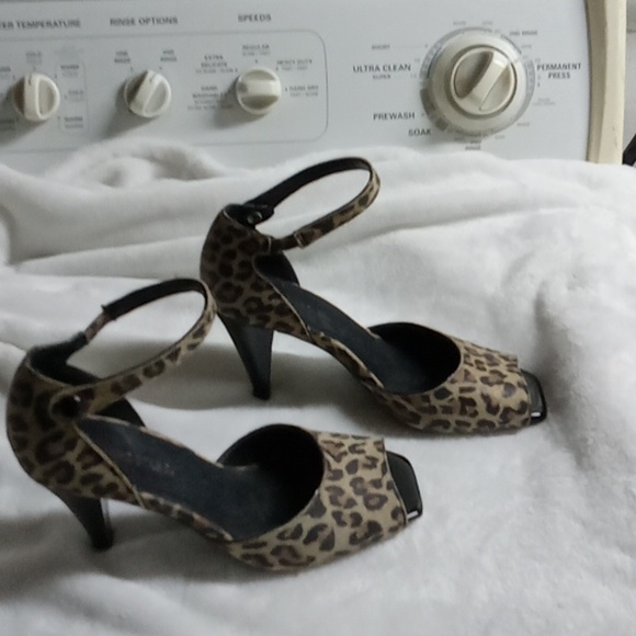 Shoes - Picture 3 of 4